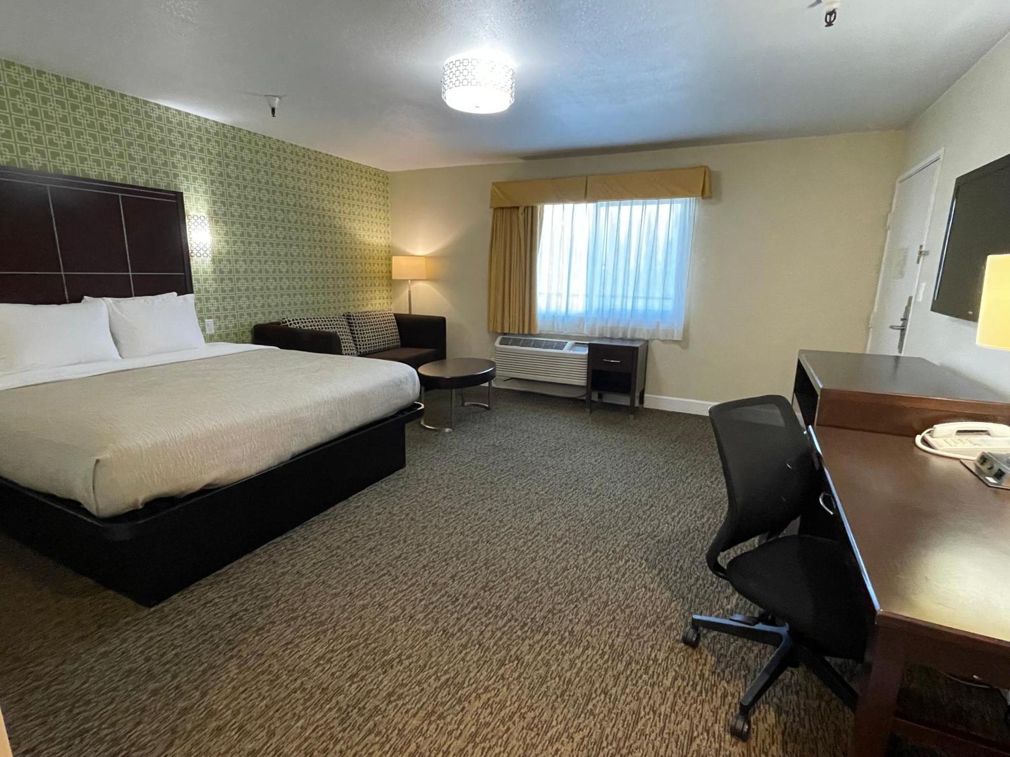 Quality Inn Ontario Airport Convention Center Room photo