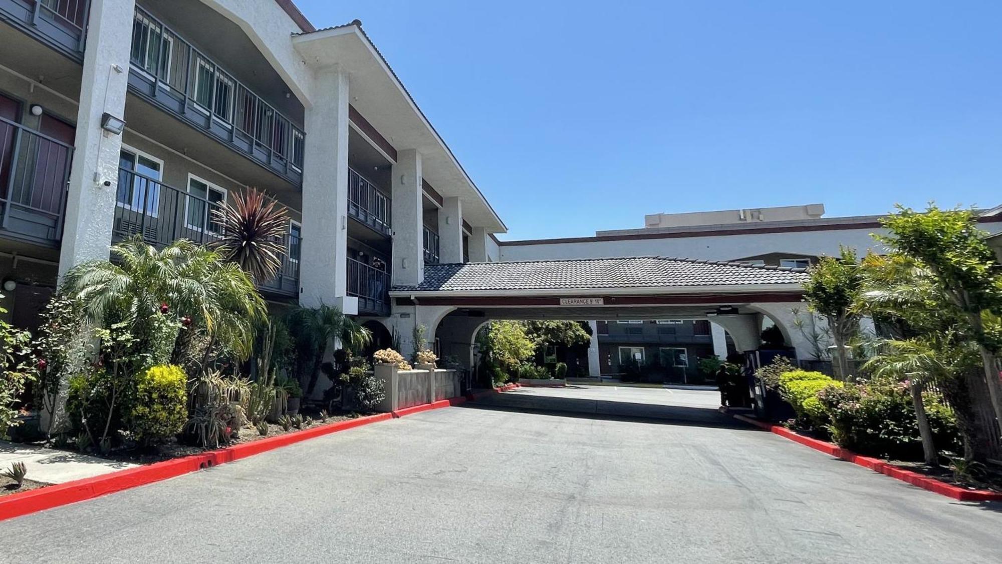 Quality Inn Ontario Airport Convention Center Exterior photo