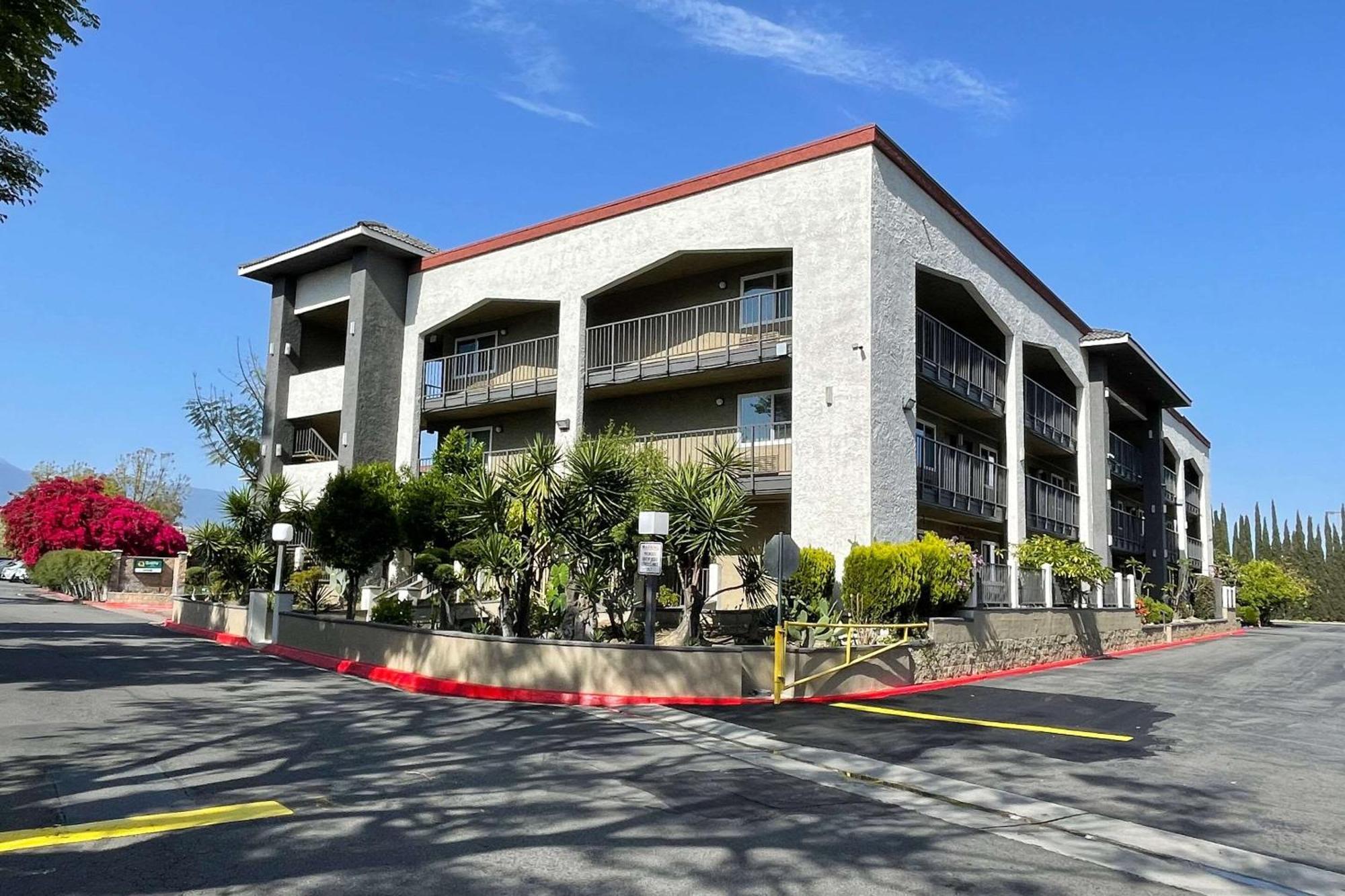 Quality Inn Ontario Airport Convention Center Exterior photo