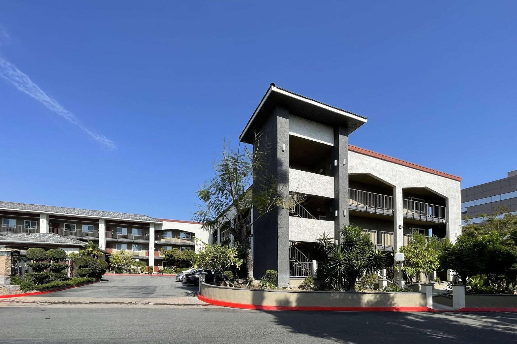Quality Inn Ontario Airport Convention Center Exterior photo