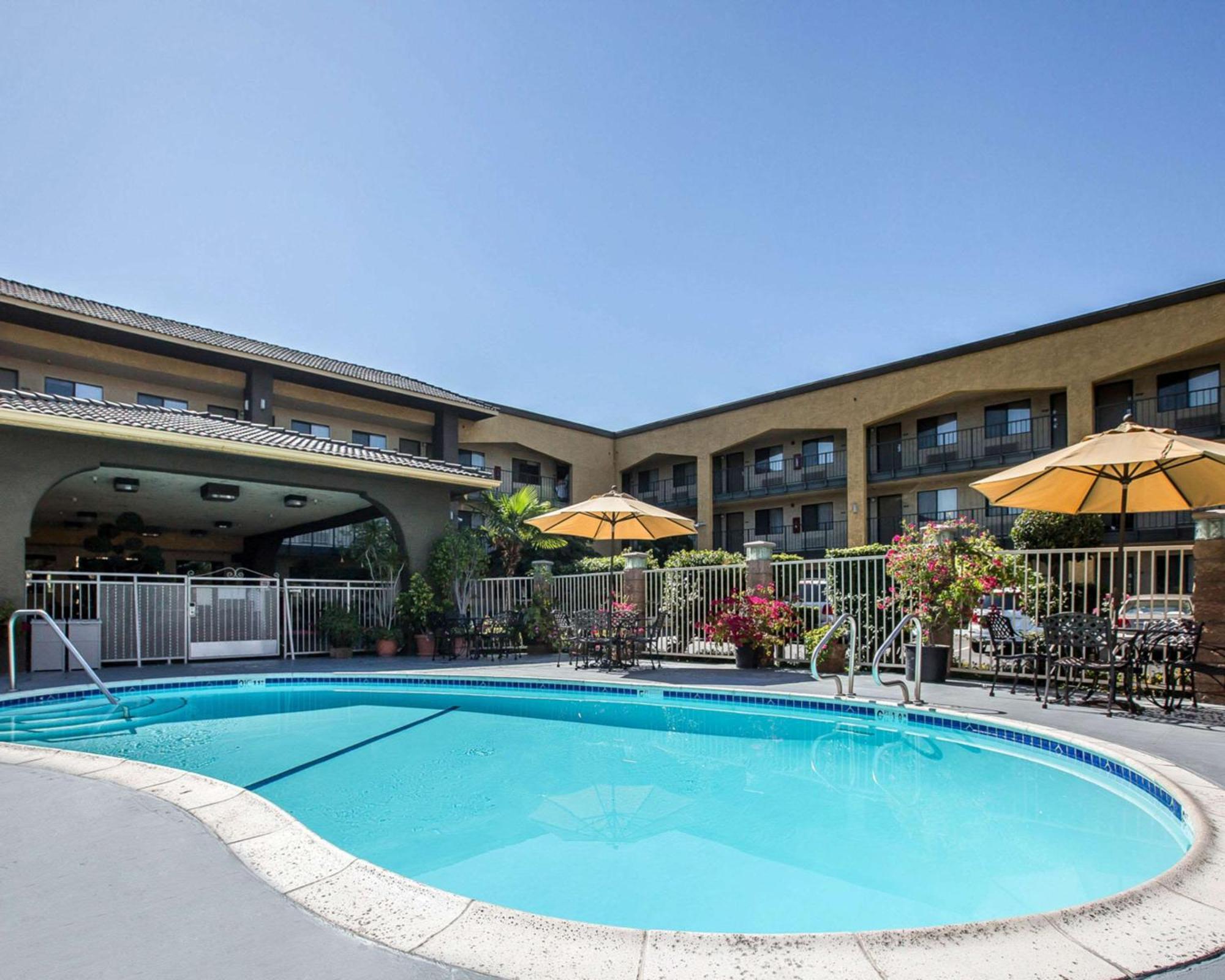 Quality Inn Ontario Airport Convention Center Exterior photo