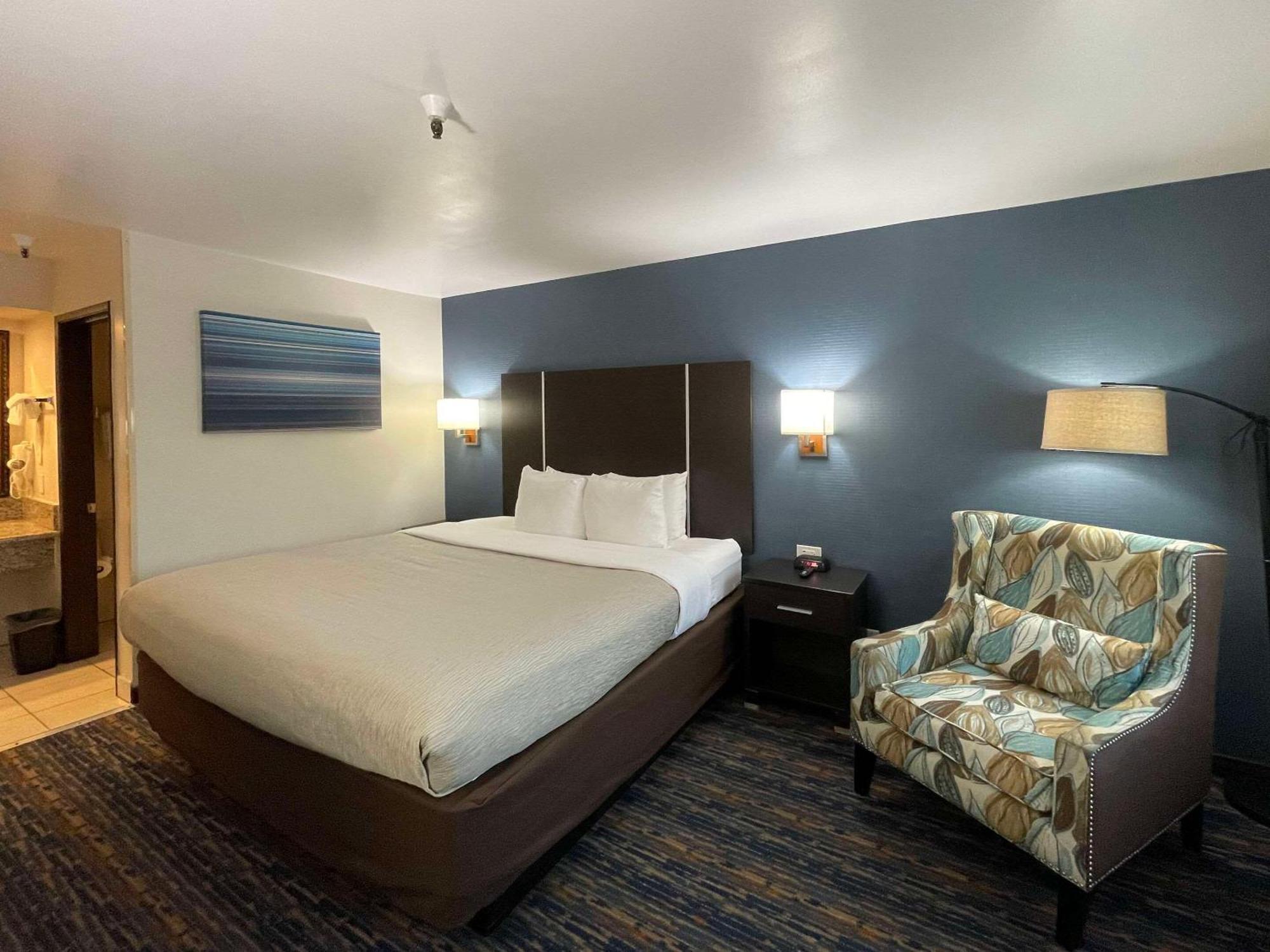 Quality Inn Ontario Airport Convention Center Exterior photo